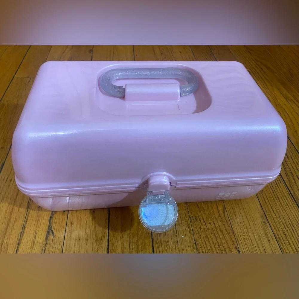 Vintage Caboodles case- pink and sparkly with mirror